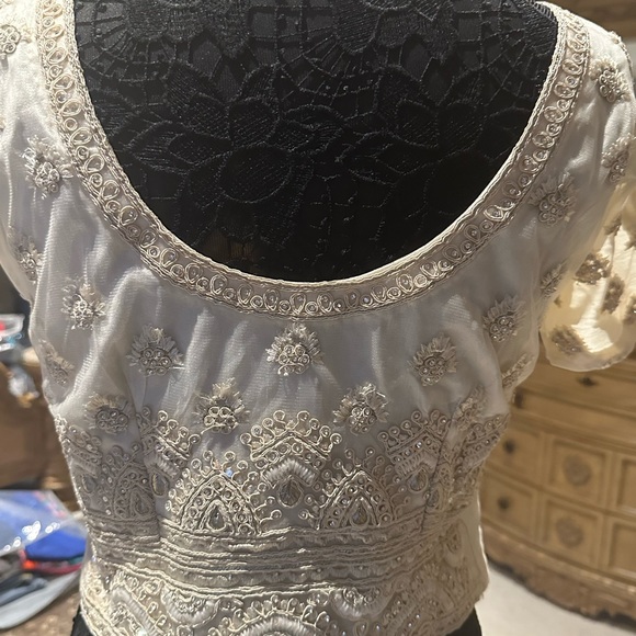 Ivory embroidery lehenga set - Picture 7 of 9